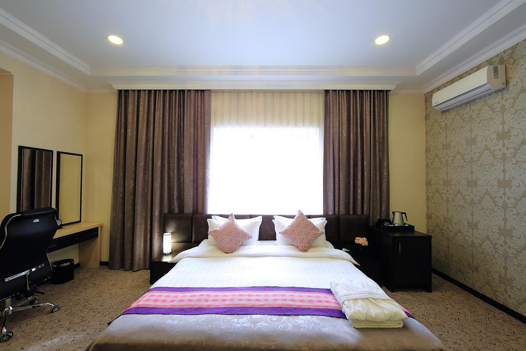 Premier Hotel Bishkek Exterior photo